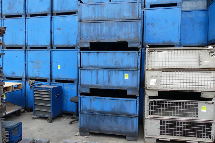 3x Industriebehälter/Metallcontainer (ölverschmiert)